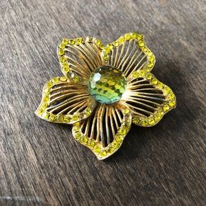 Gorgeous floral brooch pin - yellow and gold